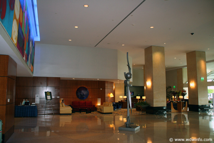 01 Renaissance Hollywood Hotel lobby 09