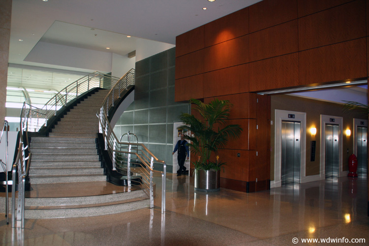 01 Renaissance Hollywood Hotel lobby 03