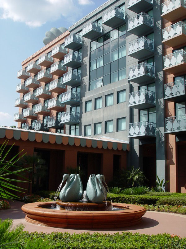 Swan_06b_courtyard